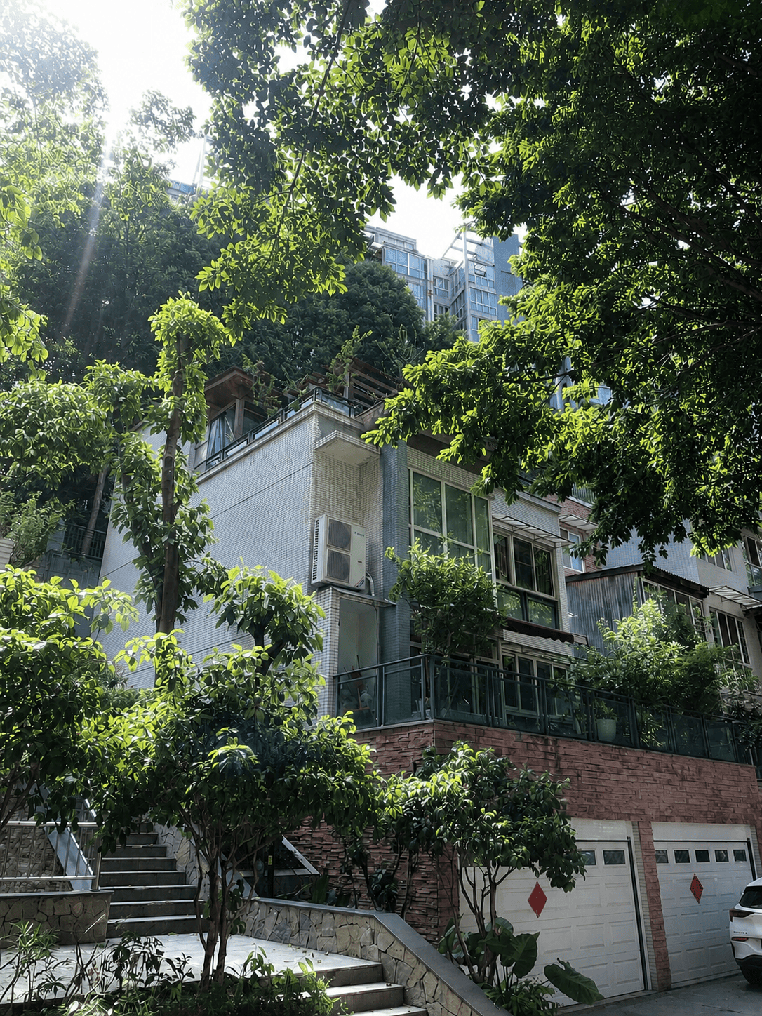 自贡岛居岁月从容升级：小小岛老别墅加装蒂升悦行款电梯